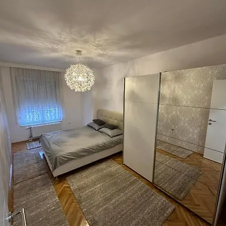 Luxury Apartment *